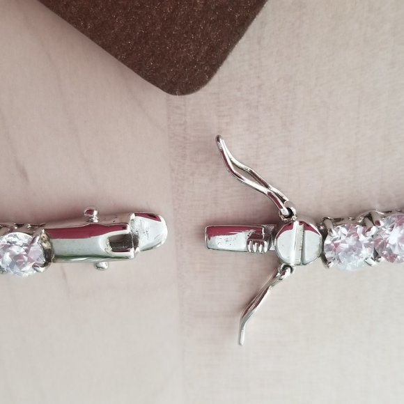 Royal Gorgeous Cubic Zirconia Bridal Jewel… - Picture 9 of 10